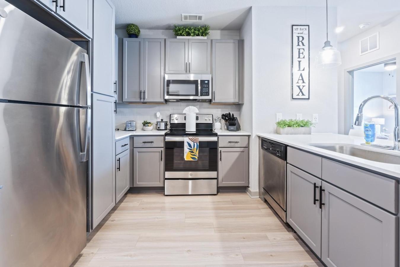 Tropicana Field 2 Bed In Dwtwn With Free Parking Appartement Sint-Petersburg Buitenkant foto