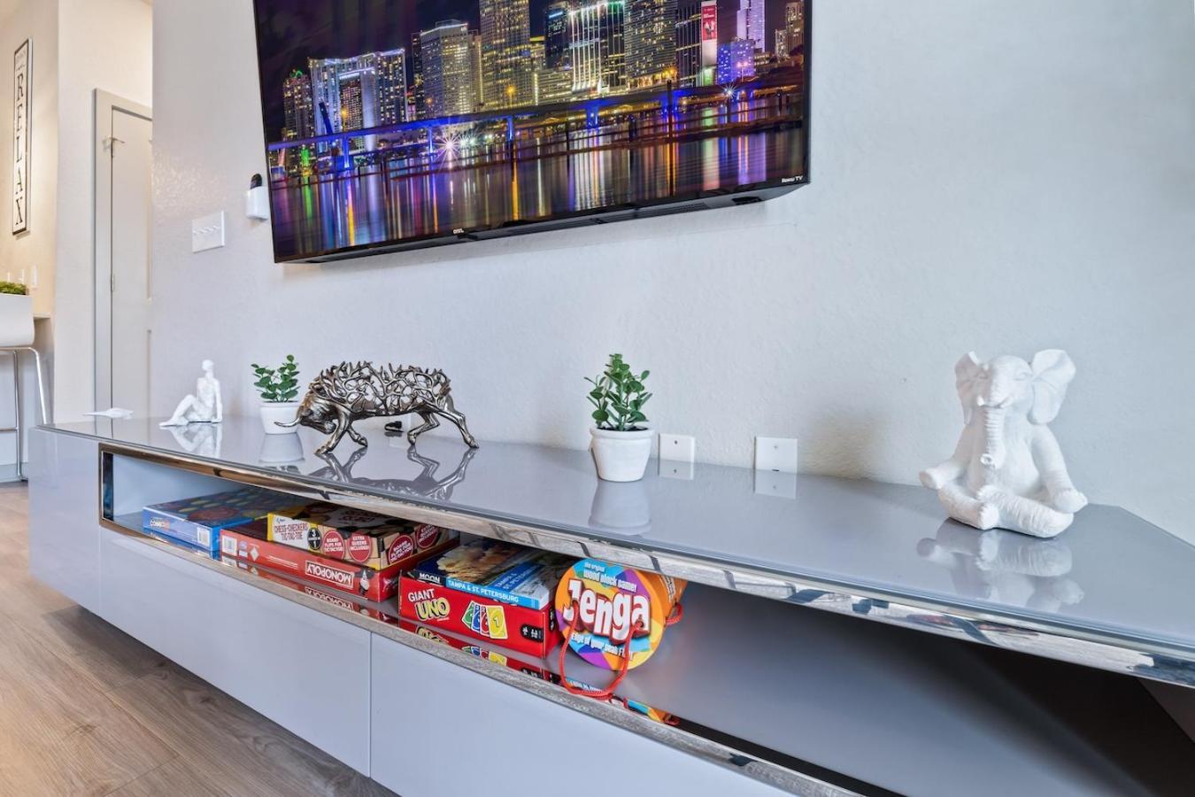 Tropicana Field 2 Bed In Dwtwn With Free Parking Appartement Sint-Petersburg Buitenkant foto