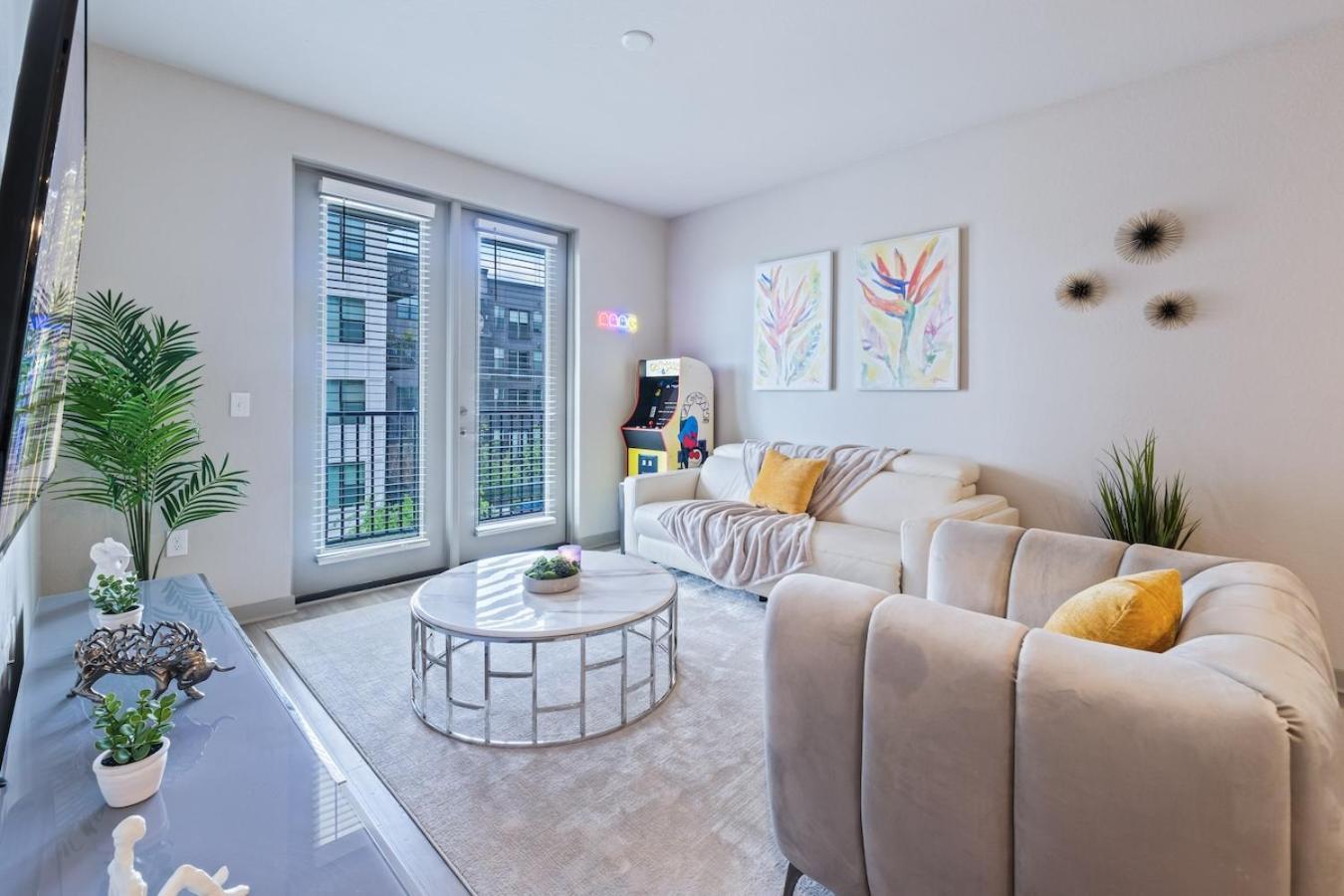 Tropicana Field 2 Bed In Dwtwn With Free Parking Appartement Sint-Petersburg Buitenkant foto