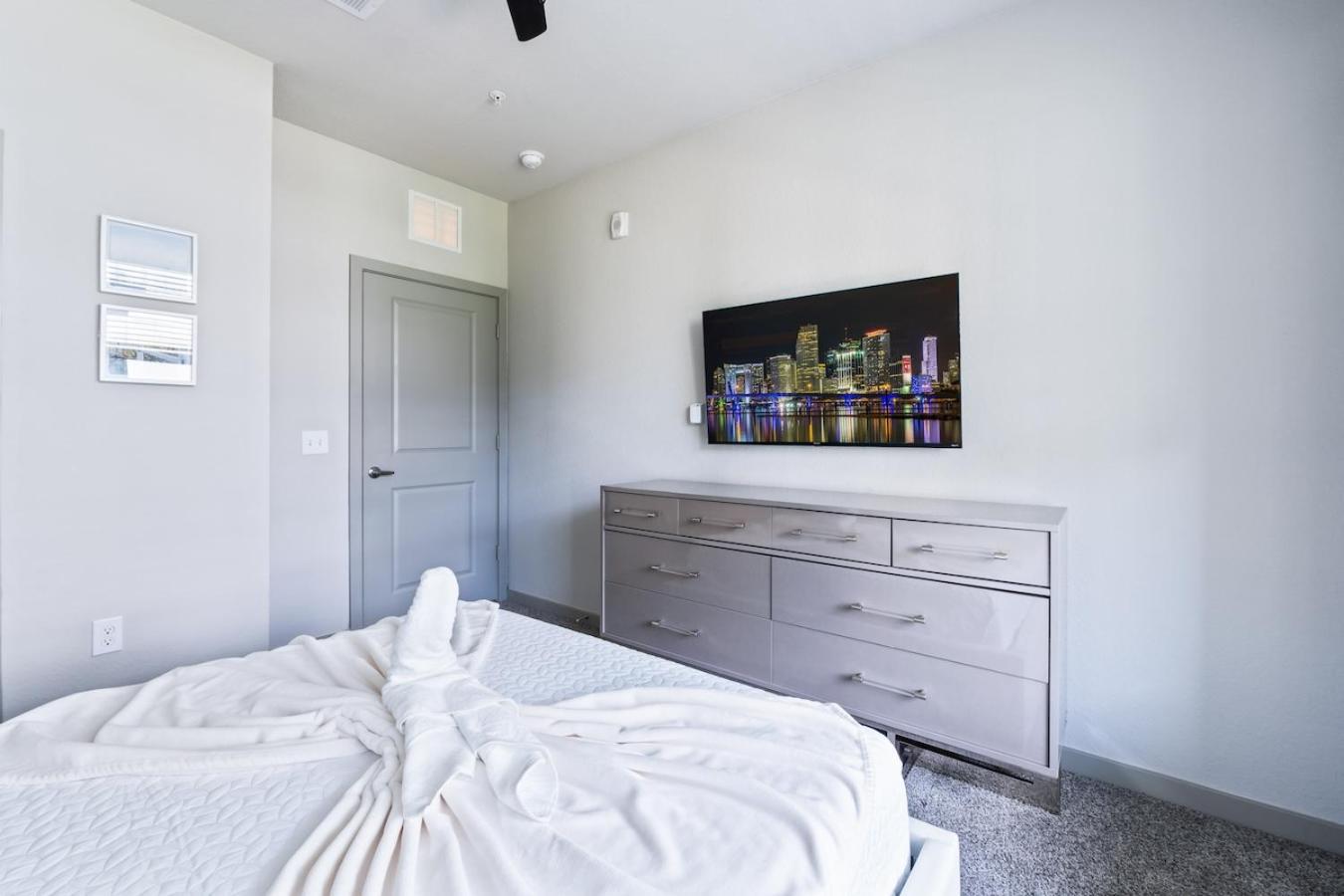 Tropicana Field 2 Bed In Dwtwn With Free Parking Appartement Sint-Petersburg Buitenkant foto