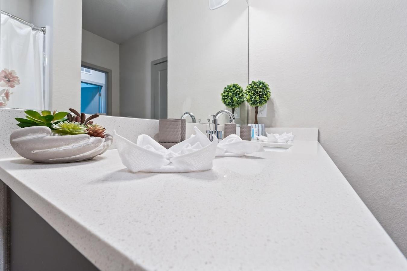 Tropicana Field 2 Bed In Dwtwn With Free Parking Appartement Sint-Petersburg Buitenkant foto