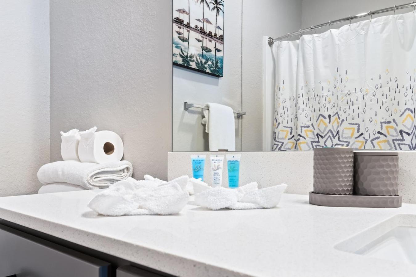 Tropicana Field 2 Bed In Dwtwn With Free Parking Appartement Sint-Petersburg Buitenkant foto