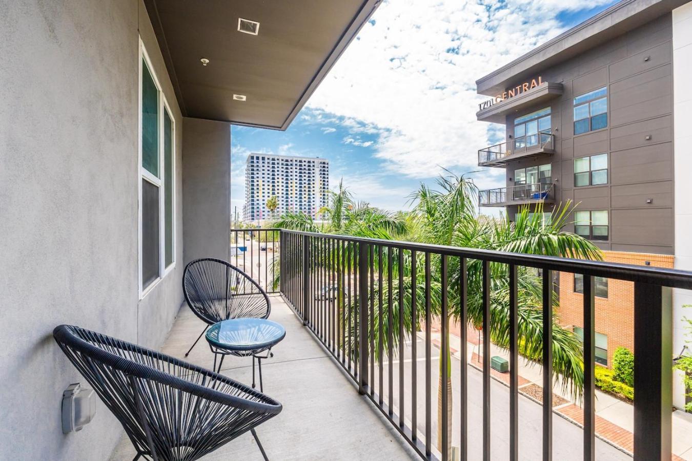 Tropicana Field 2 Bed In Dwtwn With Free Parking Appartement Sint-Petersburg Buitenkant foto