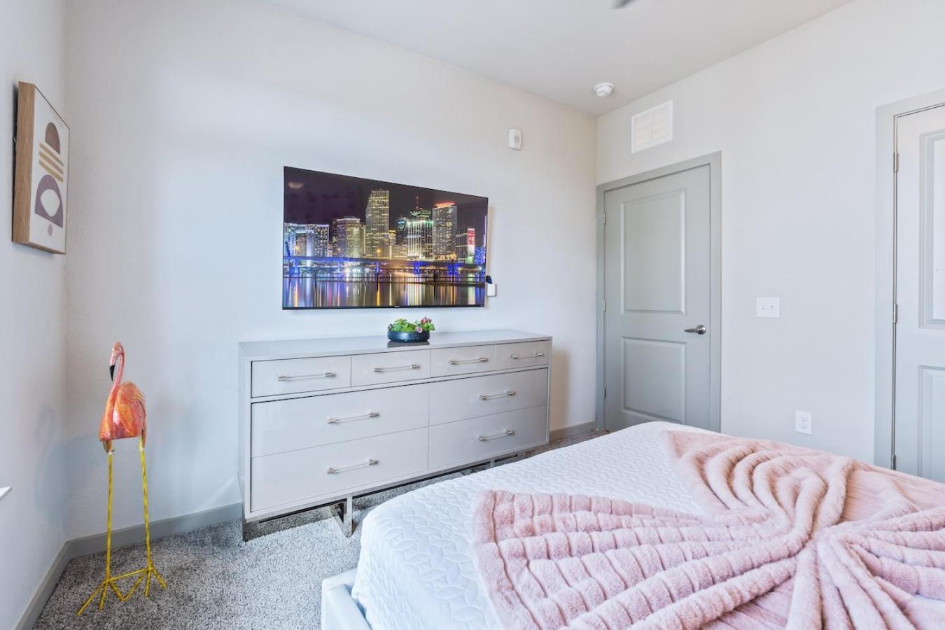 Tropicana Field 2 Bed In Dwtwn With Free Parking Appartement Sint-Petersburg Buitenkant foto