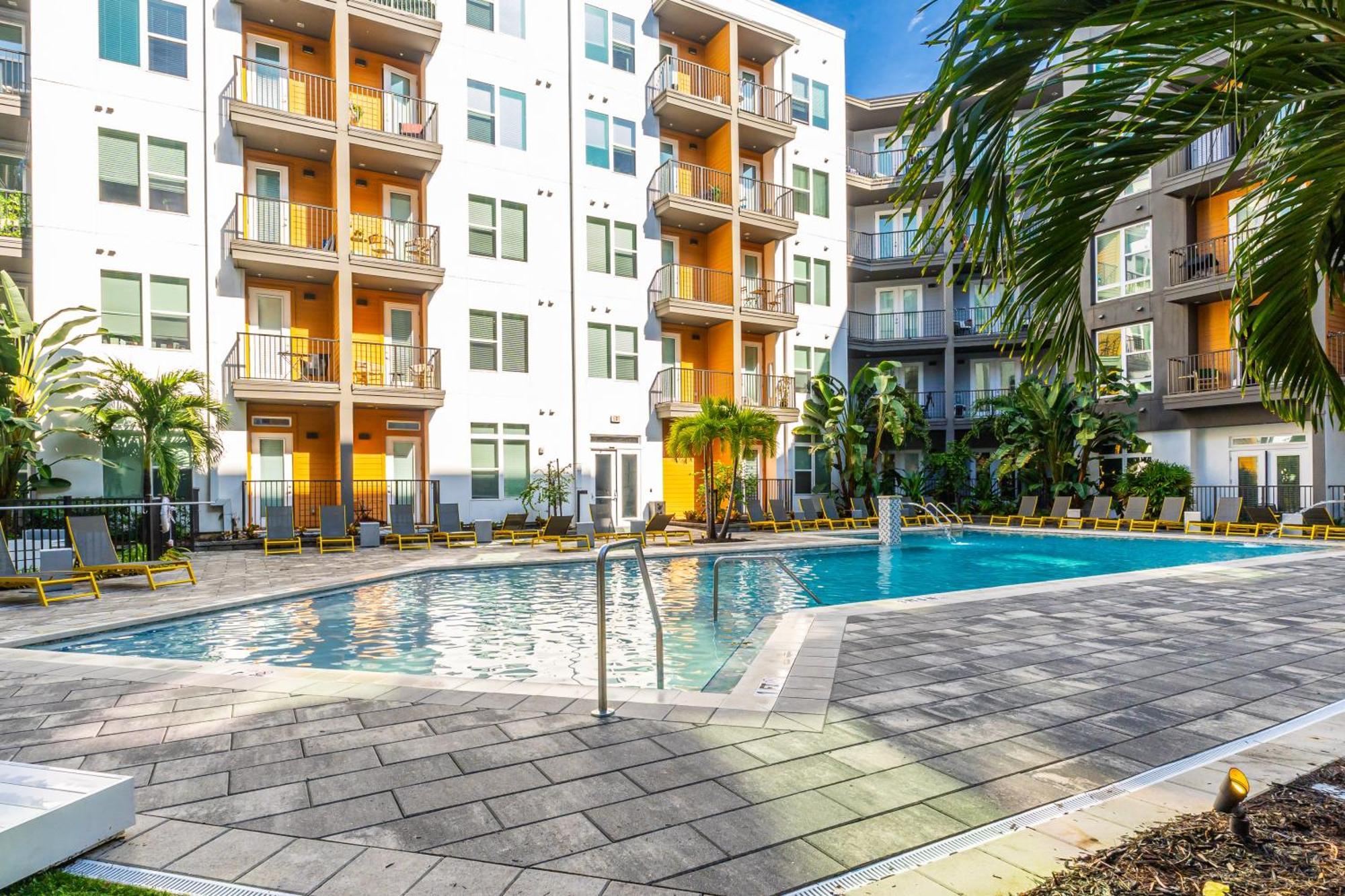 Tropicana Field 2 Bed In Dwtwn With Free Parking Appartement Sint-Petersburg Buitenkant foto