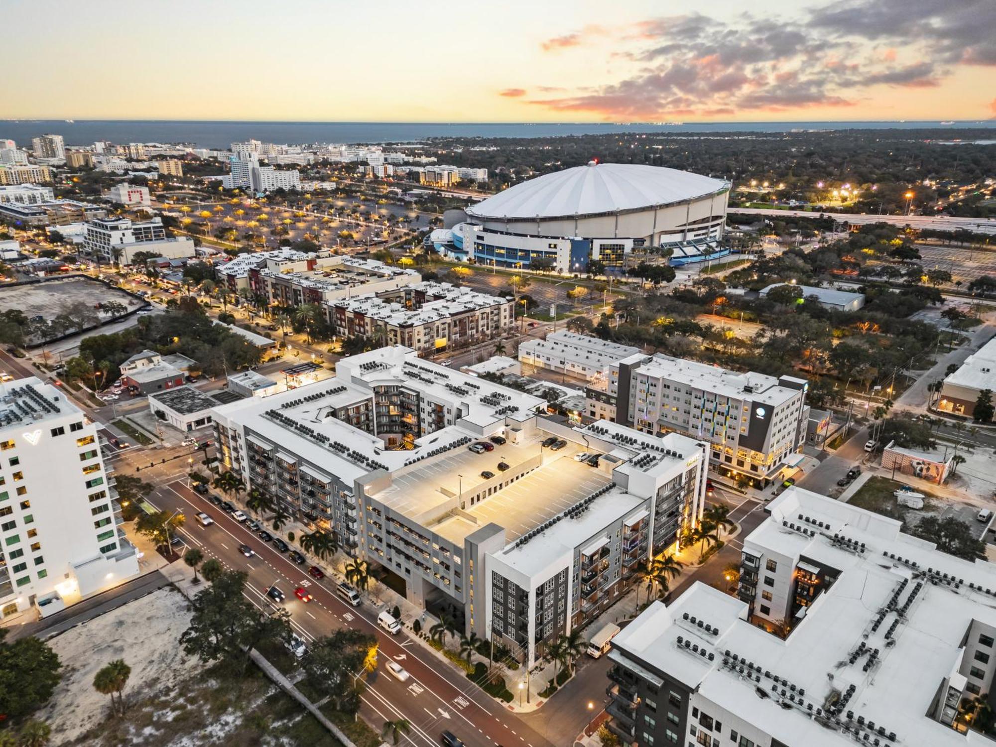 Tropicana Field 2 Bed In Dwtwn With Free Parking Appartement Sint-Petersburg Buitenkant foto