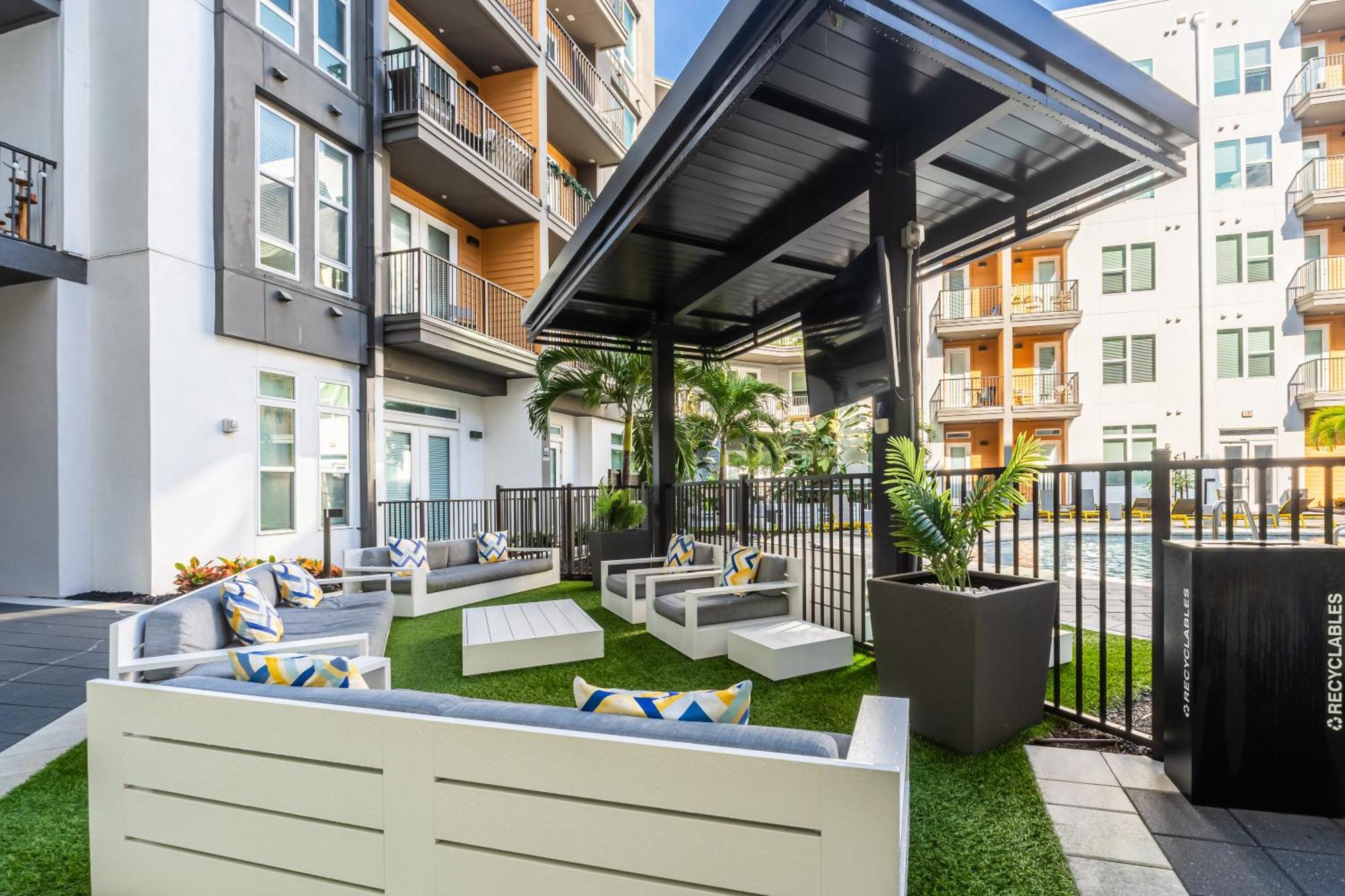 Tropicana Field 2 Bed In Dwtwn With Free Parking Appartement Sint-Petersburg Buitenkant foto